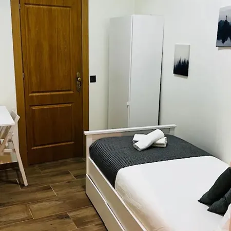 Homestay Alfama - *